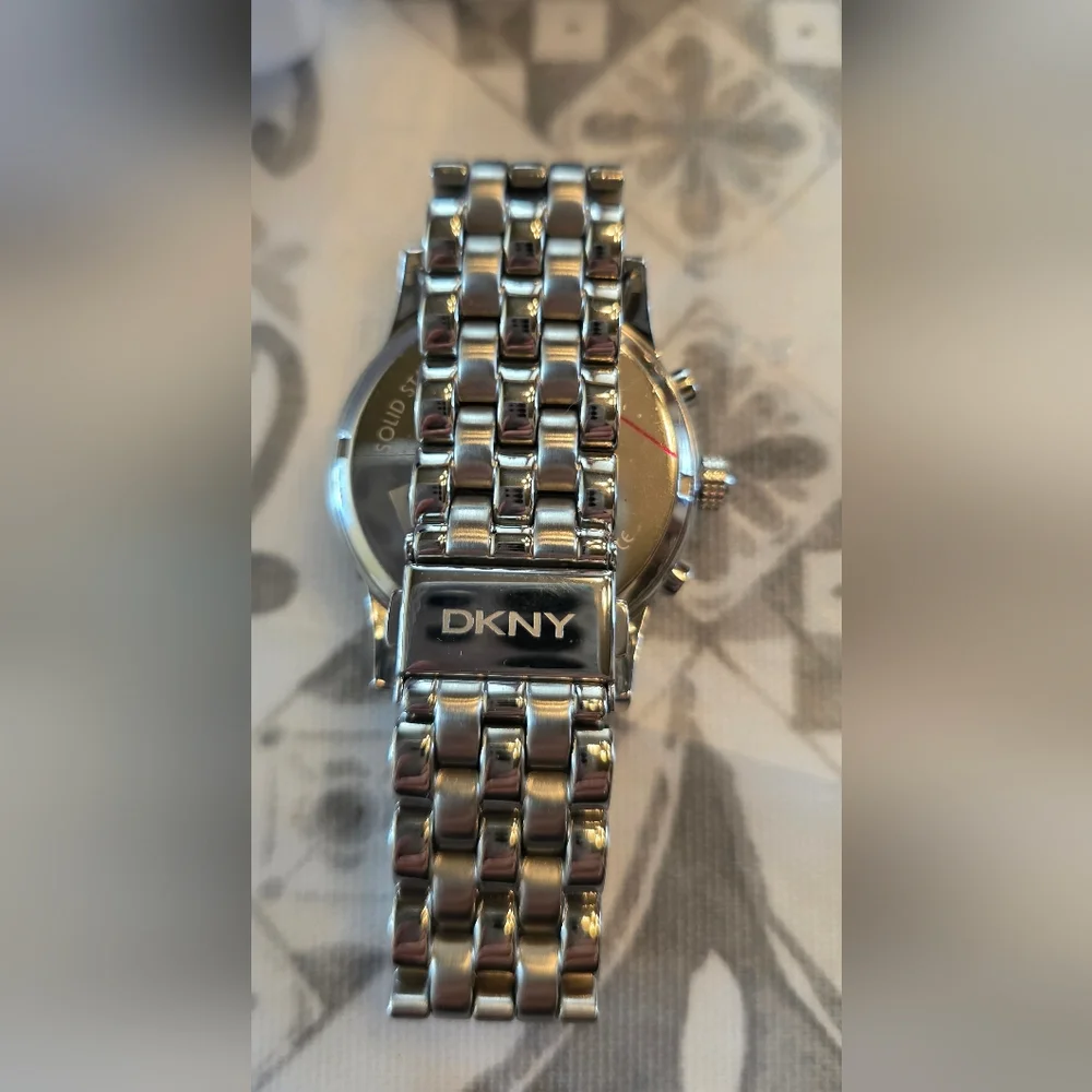 DKNY NY CHRONOGRAPH WATCH FRESH BATTERY BOX LINKS INCLUDED NIB